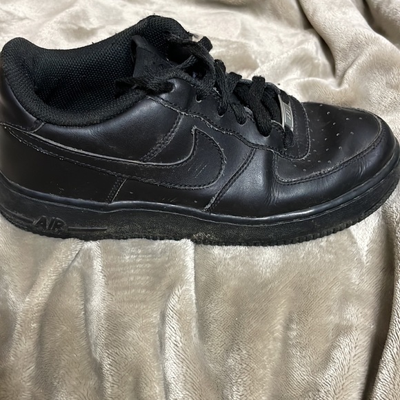 Black air force 1’s - Picture 2 of 4